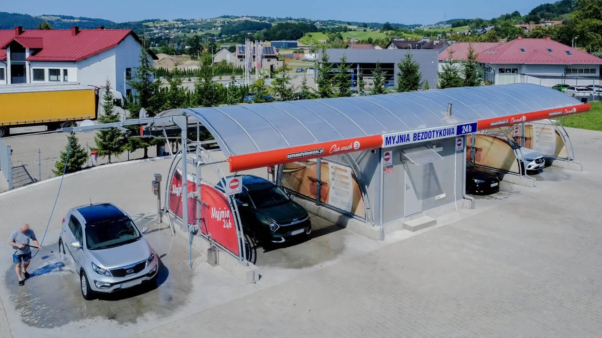 Widok z lotu ptaka na Myjnię ADM-24H przy ul. Tarnowskiej w Nowym Sączu